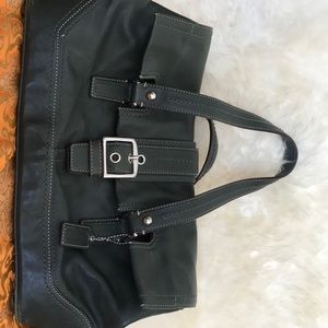 Gorgeous winter grn Coach bag in perfect condition